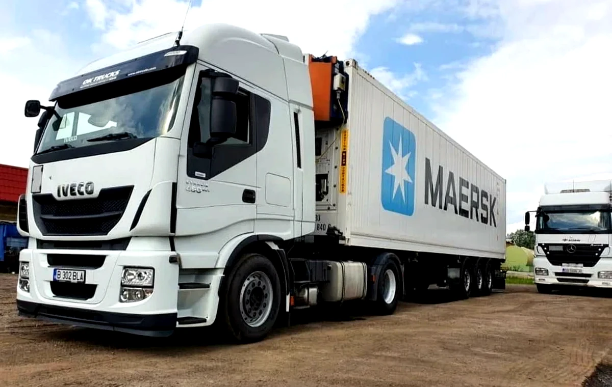 Camion Iveco cu container frigorific