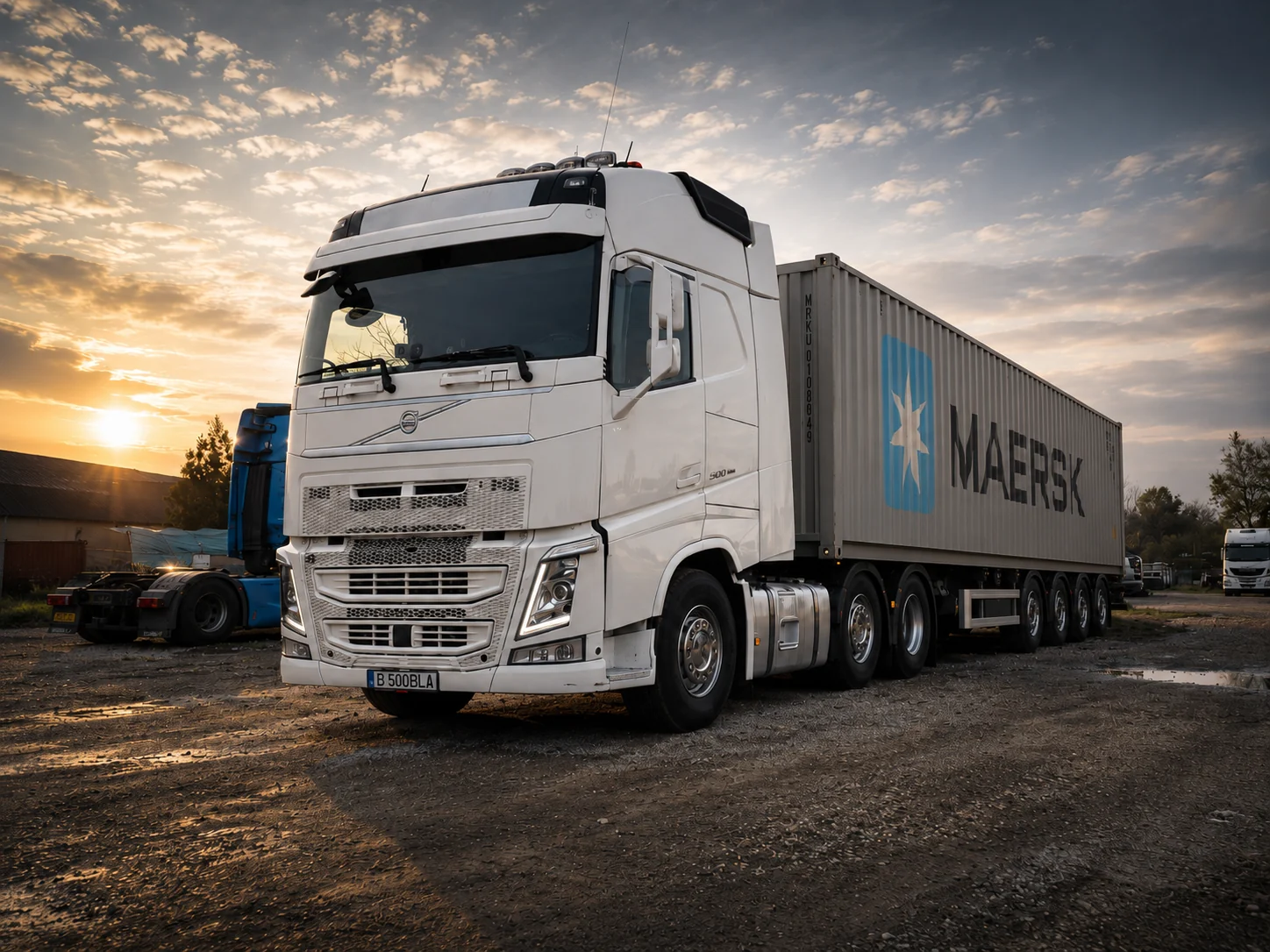 Camion alb cu container Maersk